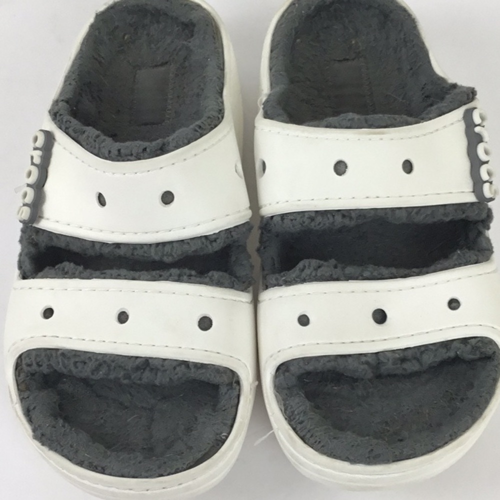Crocs Fur Lined Sandals (Classic Cozzzy Sandal), Size 8 - Picture 4 of 10